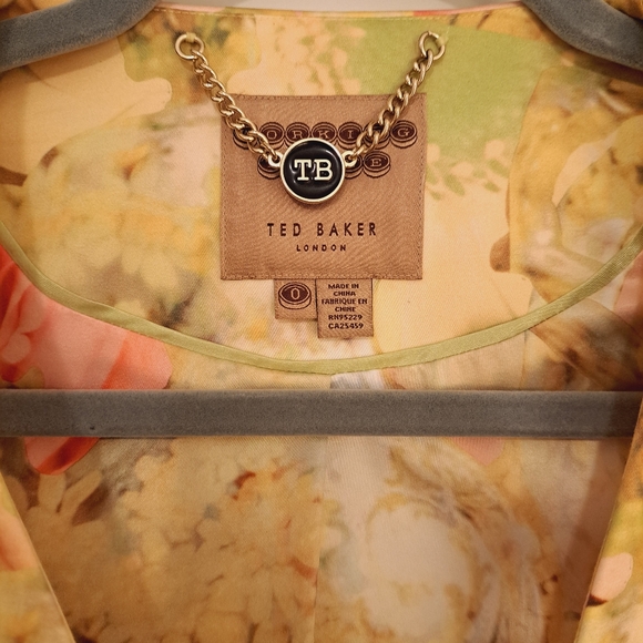 Ted Baker • blazer with rose gold button 🌸✨️ - Picture 3 of 8